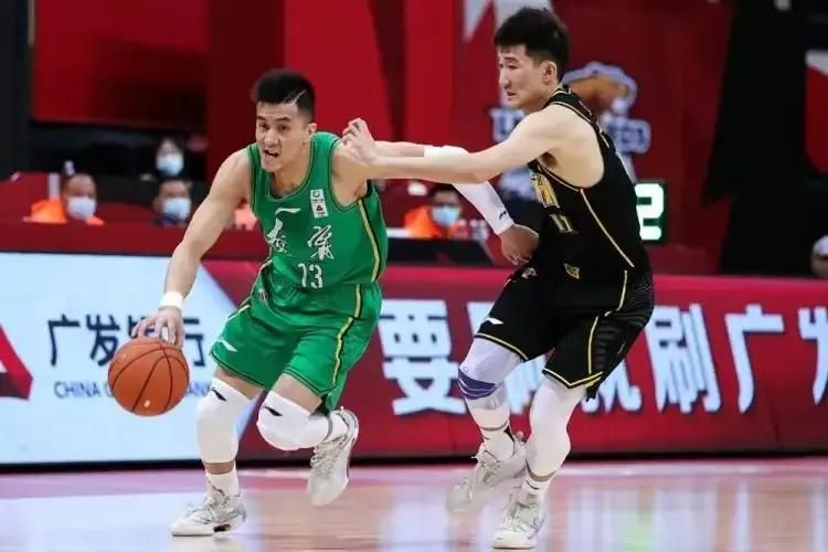 与这些耳熟能详的高分经典剧集不同，当年评价不佳的《新还珠格格》时隔14年的突然翻红在不少人的意料之外。
